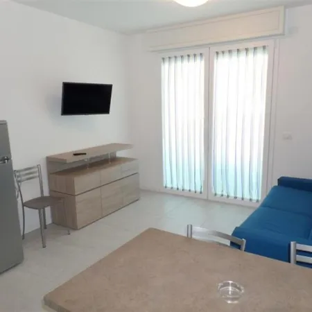 Bright&modern Beachside Flat In *