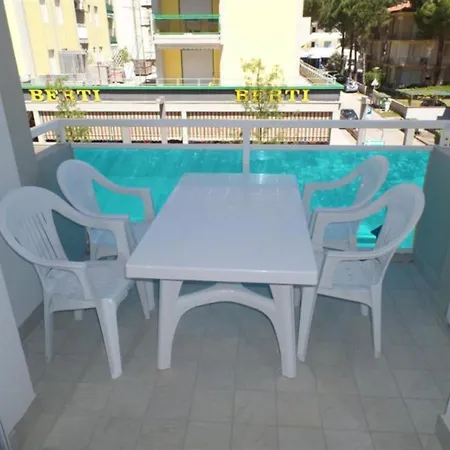 Bright&modern Beachside Flat In